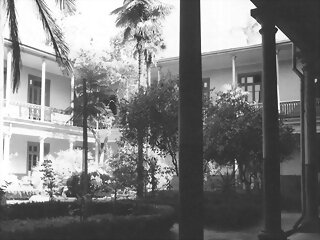 Vista de un patio del Instituto Nacional, 1964.jpg